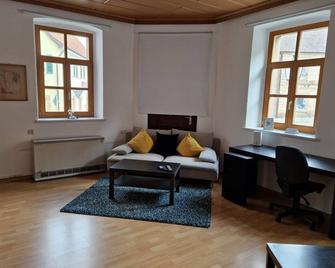 Beautiful bright 2-room apartment - Thurnau - Wohnzimmer