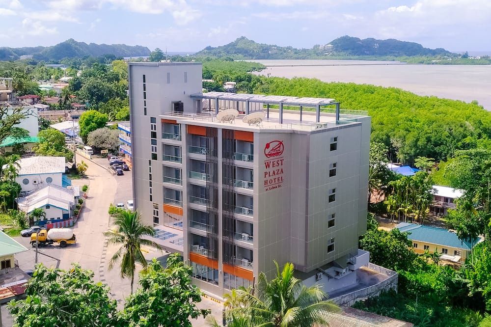 West Plaza Hotel at Lebuu Street - Koror Town - Edificio