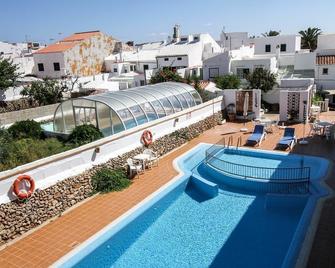 Hostal S'Algaret - Fornells - Piscina