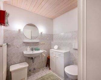 Studio Apartment 'Ferienhof Paulsen - Knutt' with Shared Garden and Wi-Fi - Pellworm