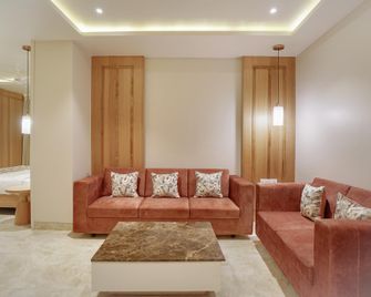 Hotel Four Element - Varanasi - Wohnzimmer