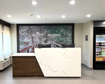 La Quinta Inn & Suites by Wyndham Jackson - Jackson - Lobby