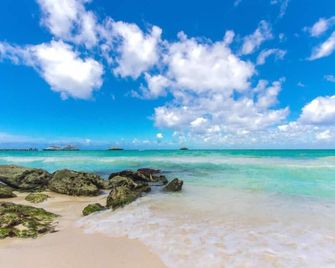 Stylish coastal condo with pool, private balcony & stunning ocean views - Pto Vallarta - Playa