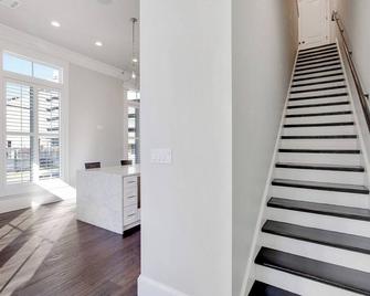 Charming 3-bedroom house with WiFi and AC in brilliant New Orleans - New Orleans - Stairs