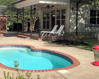 Cute Quiet Cottage on Bayou, Nature Setting with Pool! - Thibodaux - Zwembad