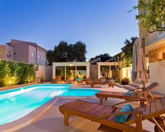 Apartments St Thomas - Dubrovnik - Pool