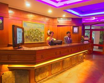 國王庫爾特酒店 - 邁所 - 邁索爾 - 櫃檯