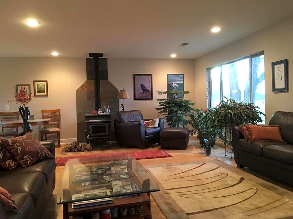 Peaks Wildernest House Bed and Breakfast - Vaccinations Required - فلاغستاف - غرفة معيشة