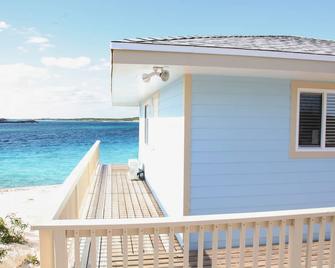 Ocean View Cottage On A Quiet Beach Just Minutes From Swimming Pigs - Staniel Cay - Building