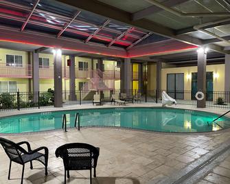 SureStay Plus Hotel by Best Western Odessa - Одеса - Басейн
