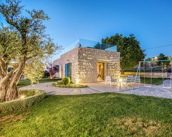 Red Oak House With Garden & Terrace in Assia, Batroun - Enfeh