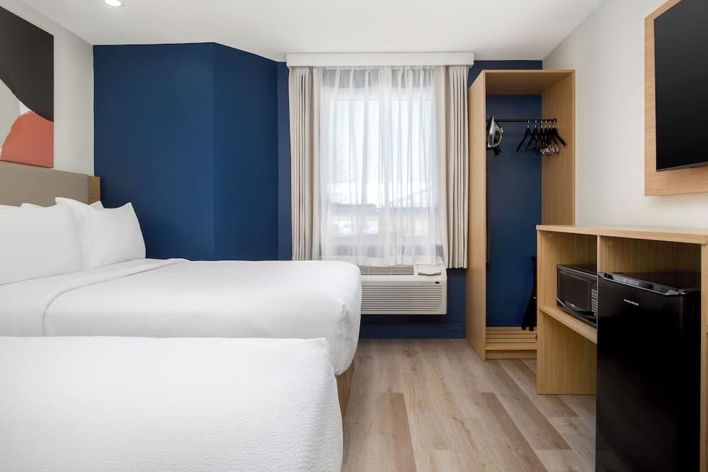 Spark by Hilton Toronto Airport thumbnail 3