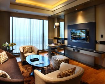 Crowne Plaza New Delhi Rohini By IHG - New Delhi - Living room