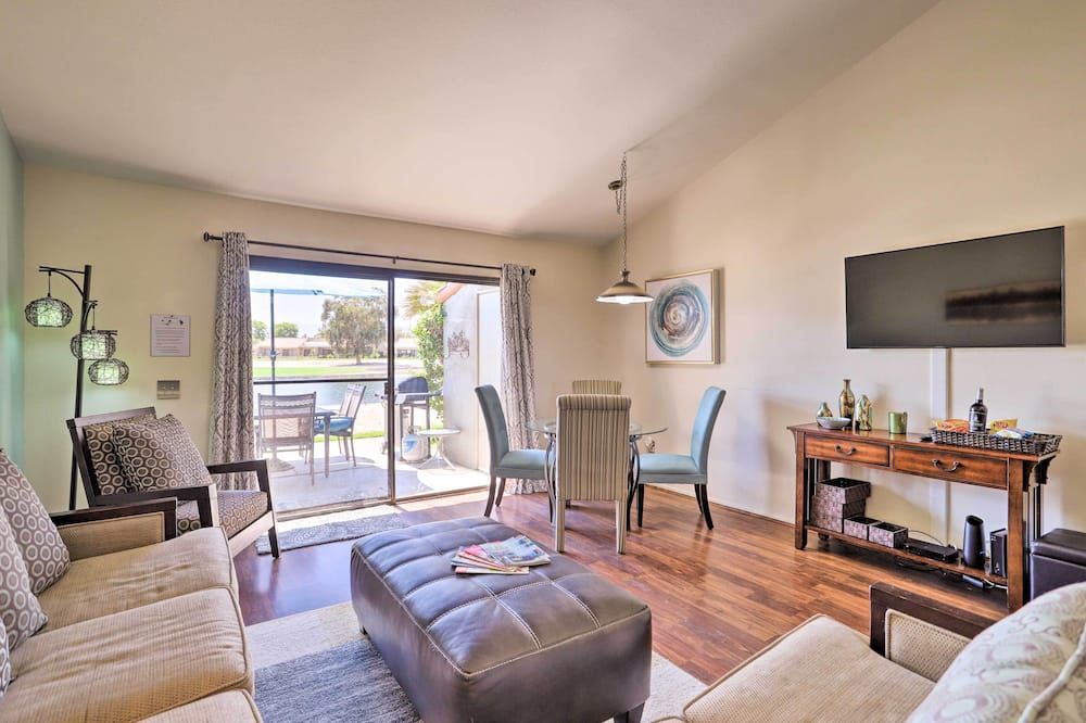 Patio, Grill and Resort Perks Palm Desert Home - פאלם דזרט - סלון