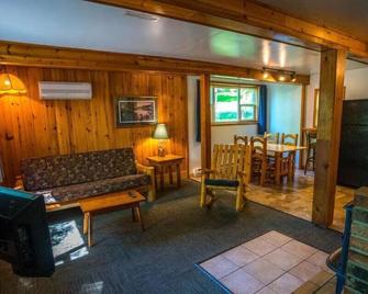 Cozy Minnesota Cabin - Steps to Resort Amenities - Bemidji - Living room