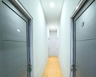Beranda Istirahat Pluit - Jakarta - Hallway