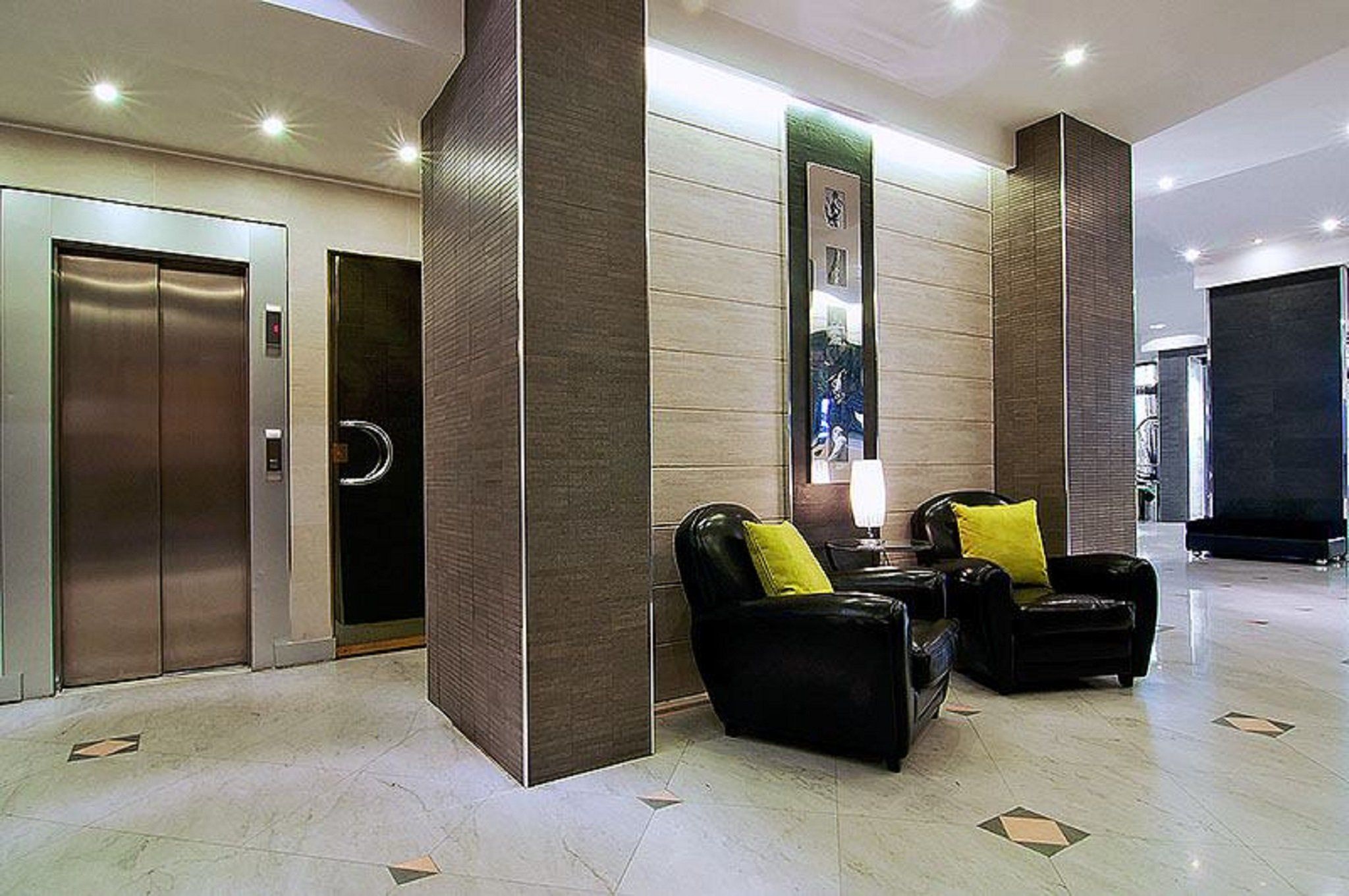 Lobby view of Hotel Ariston