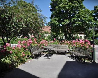 فاندراريميت بيركاجاتان 8 - فيسبي - شرفة مرصوفة