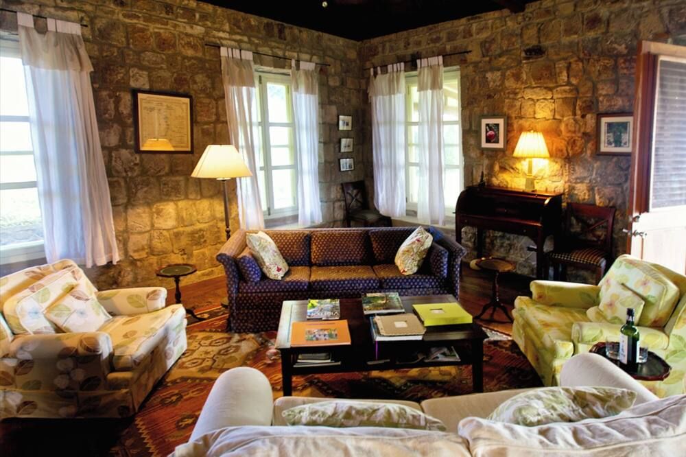 Stunning Sea View Plantation Retreat With House & Cottage - גינג'רלנד - סלון