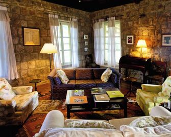 Stunning Sea View Plantation Retreat With House & Cottage - גינג'רלנד - סלון