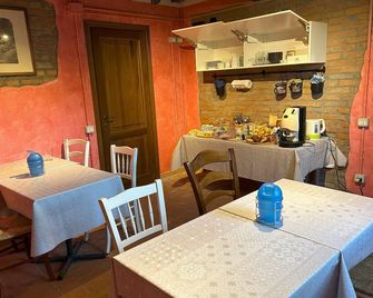 카쏠라레 프라티나 - 지벨로 - 다이닝룸