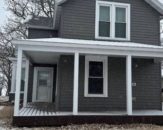 Lovely 2-bedroom LAKE house with AC in Fairmont - Fairmont - Gebäude