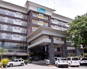 Dohera Hotel - Mandaue City - Building