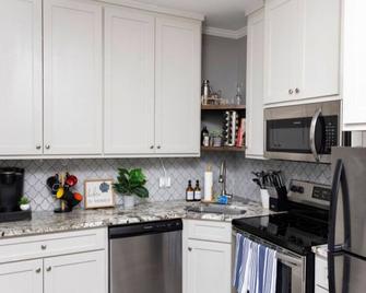 Relax & Explore Downtown Little Rock - Little Rock - Kitchen