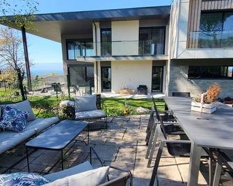 Recent 5-bedroom villa - Publier - Patio