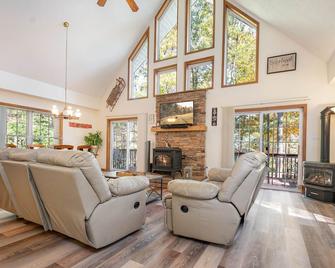 Serenity Chalet - Oakland - Living room