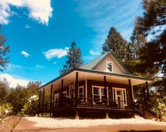 Spacious Zion Cabin, Walk into NP, Near Ponderosa Ranch, Sleeps 9 - Orderville - Edificio