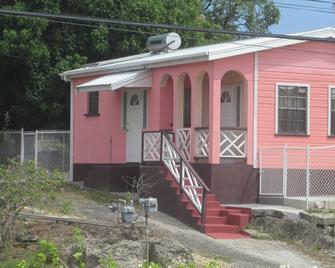 2 bedroom house near a devolping sub urban town - Bridgetown - Building
