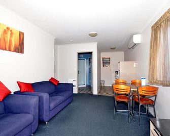 Asure Scenic Route Motor Lodge - Geraldine - Wohnzimmer