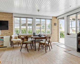 3 bedroom awesome home in Brenderup Fyn - 브렌더루프 - 다이닝룸