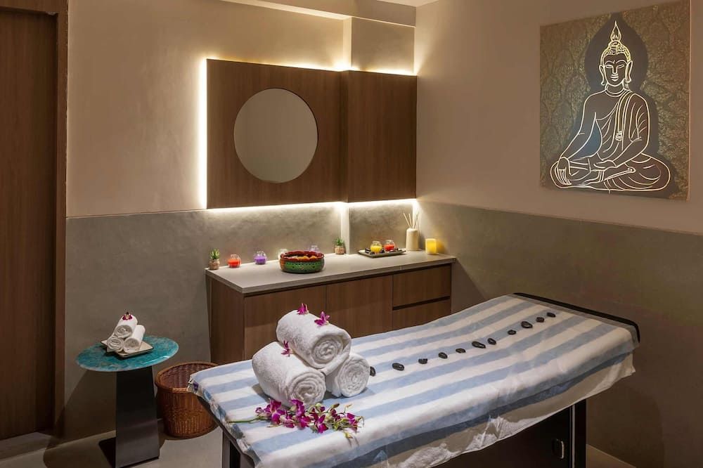 Regenta Hotel Science Center, Bhuj - Бхудж