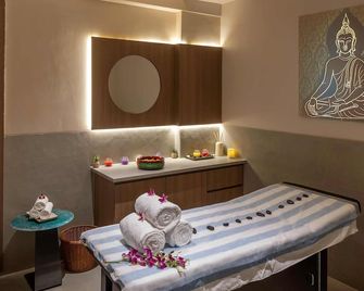 Regenta Hotel Science Center, Bhuj - Бхудж