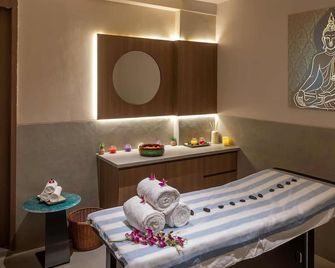 Regenta Hotel Science Center, Bhuj - Бхудж