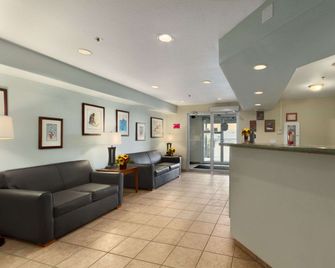 Super 8 by Wyndham Yellowknife - Yellowknife - Accueil