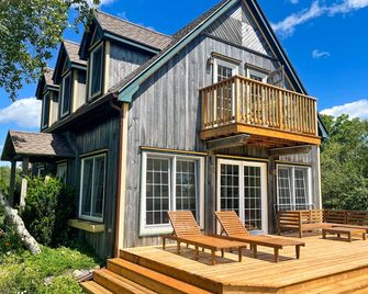Horse Farm - Spacious and Serene - Windsor Forks - Patio