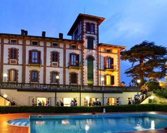 Hotel Villa Conte Riccardi - Rocca d'Arazzo