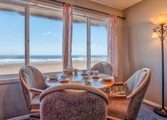 Sea Gypsy Rentals - Lincoln City - Dining room