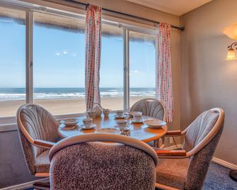 Sea Gypsy Rentals - Lincoln City - Dining room