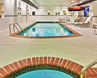 Holiday Inn Express & Suites Bartlesville By IHG - Bartlesville - Pool