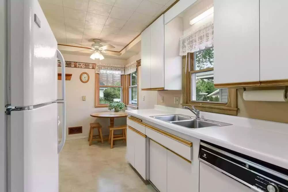 House in a quiet neighborhood 13 mins from downtown, airport and mall of america - Mineápolis - Cocina