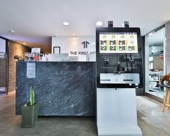 The First Hotel - Changwon - Front desk