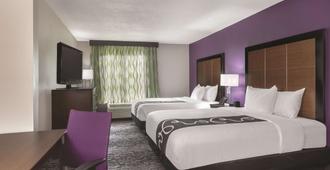 La Quinta Inn & Suites by Wyndham Columbus North - Columbus - Habitación