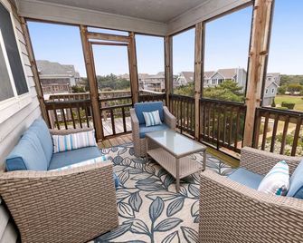 Oceanfront, Ocean Views, Sun Decks, Clos - Duck - Balcón