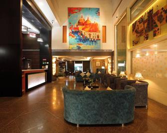 Hotel Gateway Grandeur - Guwahati - Lobby