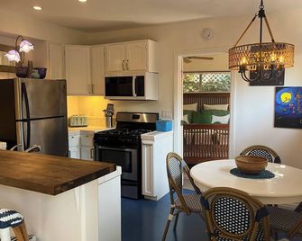 Ivy Covered Cottage in the heart of Silver Lake - Los Angeles - Cuisine