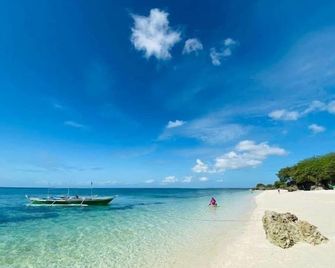 Hibiscus Dive Inn - Santa Fe - Beach